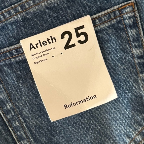 REFORMATION Arleth Mid Rise Straight Leg Cropped Jeans - Pelican Wash - Picture 4 of 10